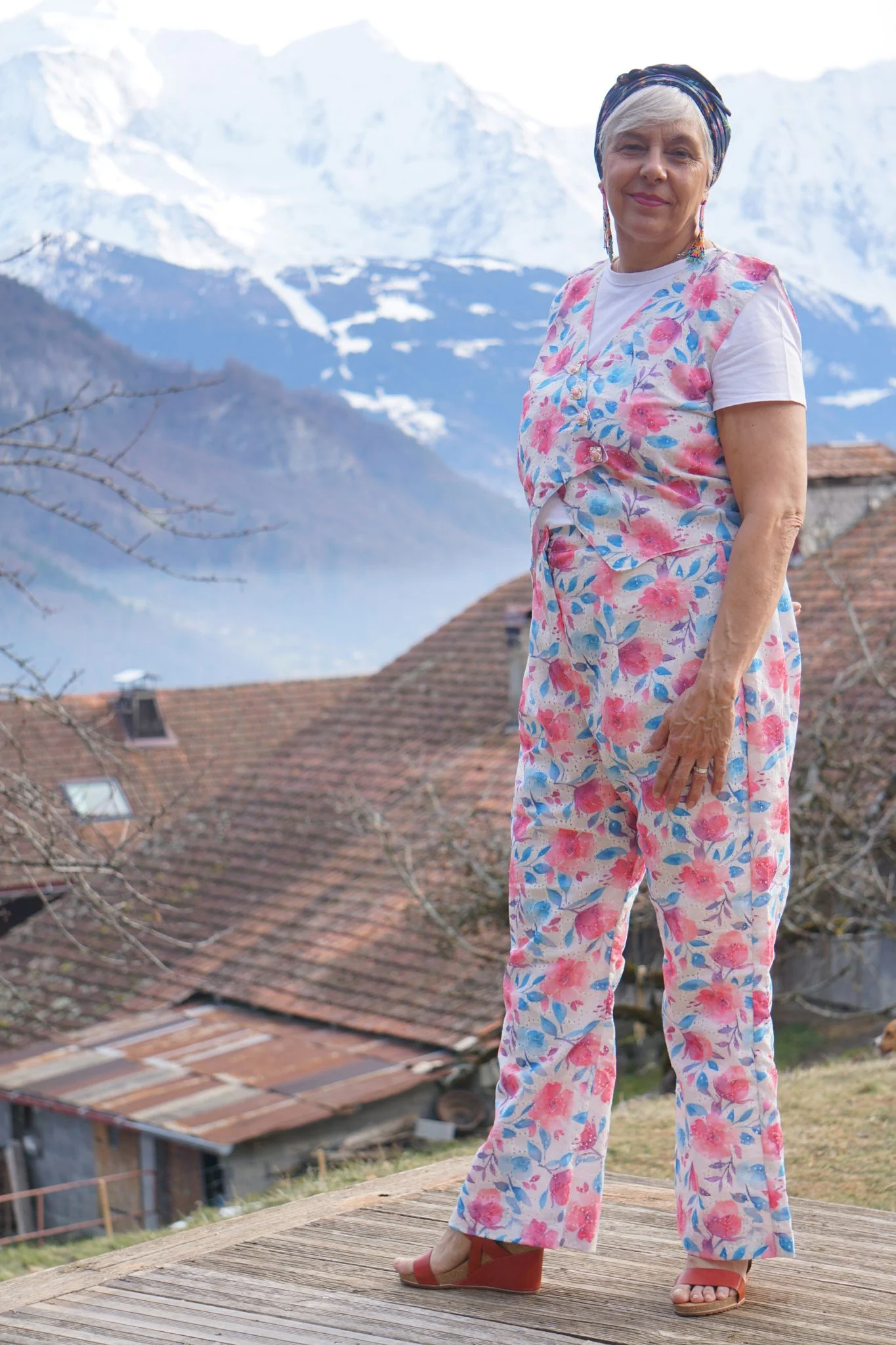 Haut femme motif floral sans manches – Image 6