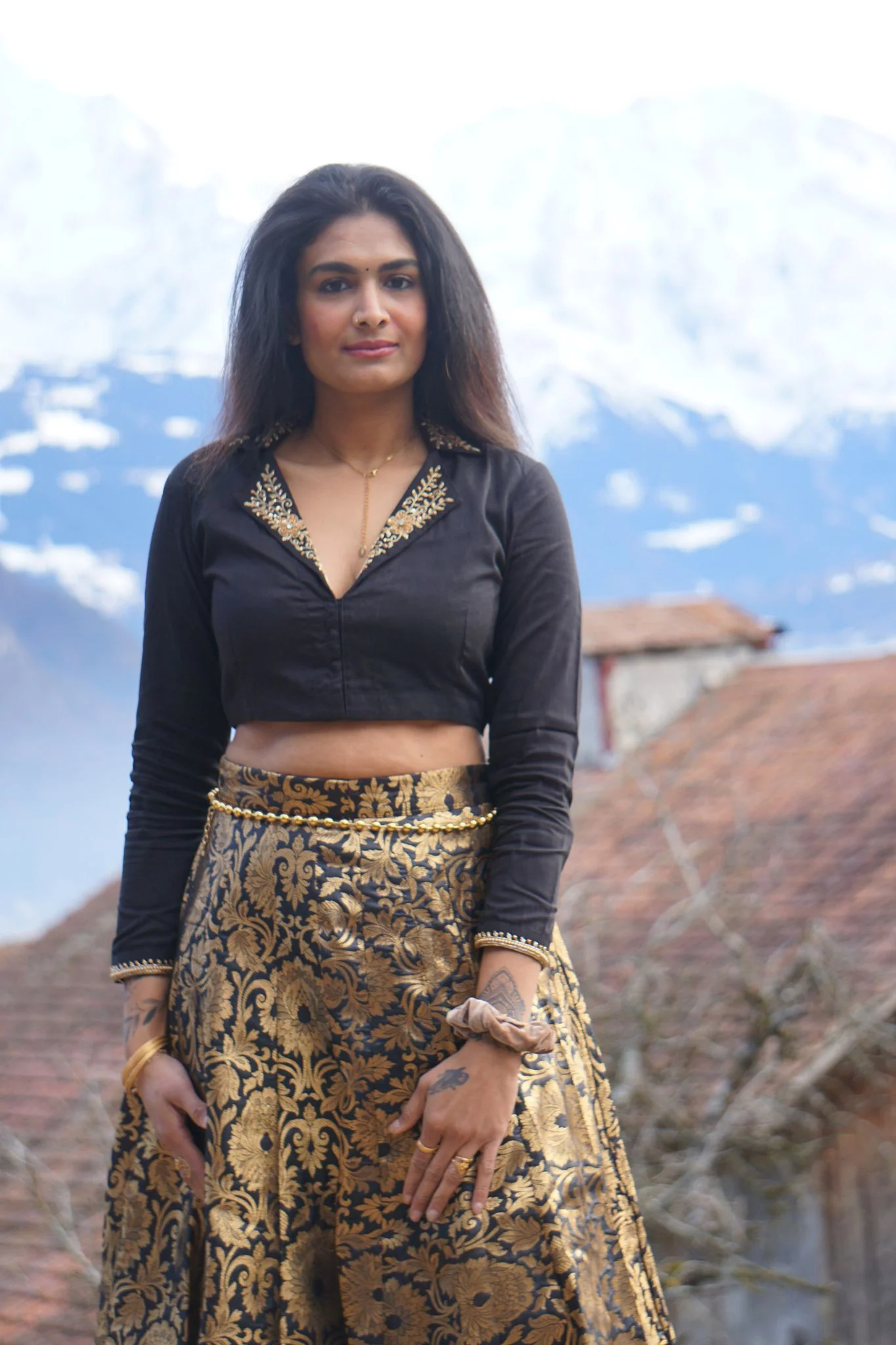 Ensemble Femme Jupe Longue Noire Motif Doré